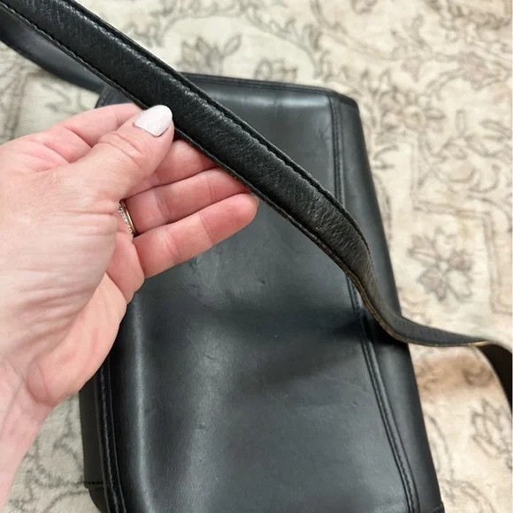 Vintage Coach City Black Leather Flap Crossbody Bag Turnlock Brass - Picture 8 of 8